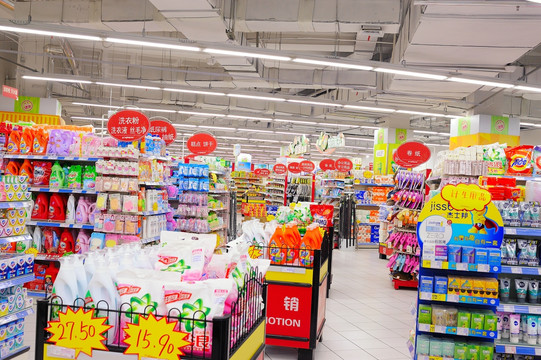 超市酒水区 零售百货行业的销售引擎与运营实践